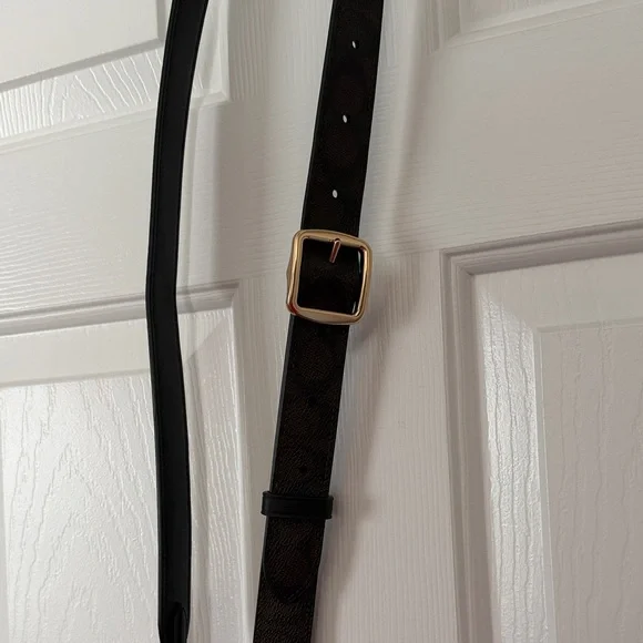 NWoT Coach Adjustable Signature “C”Crossbody Strap with Gold Hardware - Picture 4 of 6